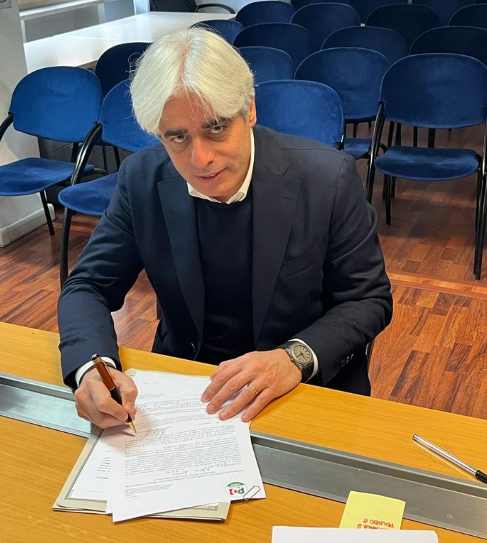 Ferentino, Antonio Pompeo  firma  la candidatura alla Regione Lazio